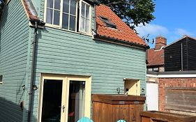 Beach Hut Seaside Cottage